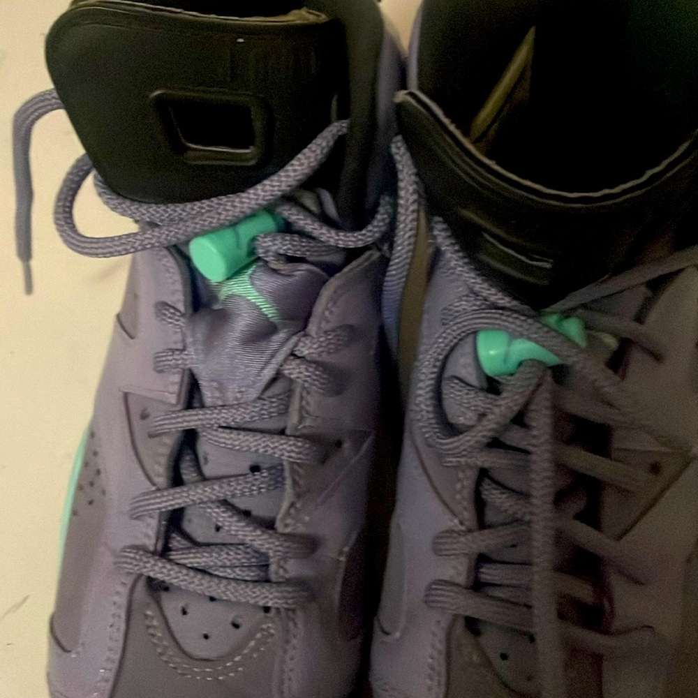 Size 7y US Air max sneaker
